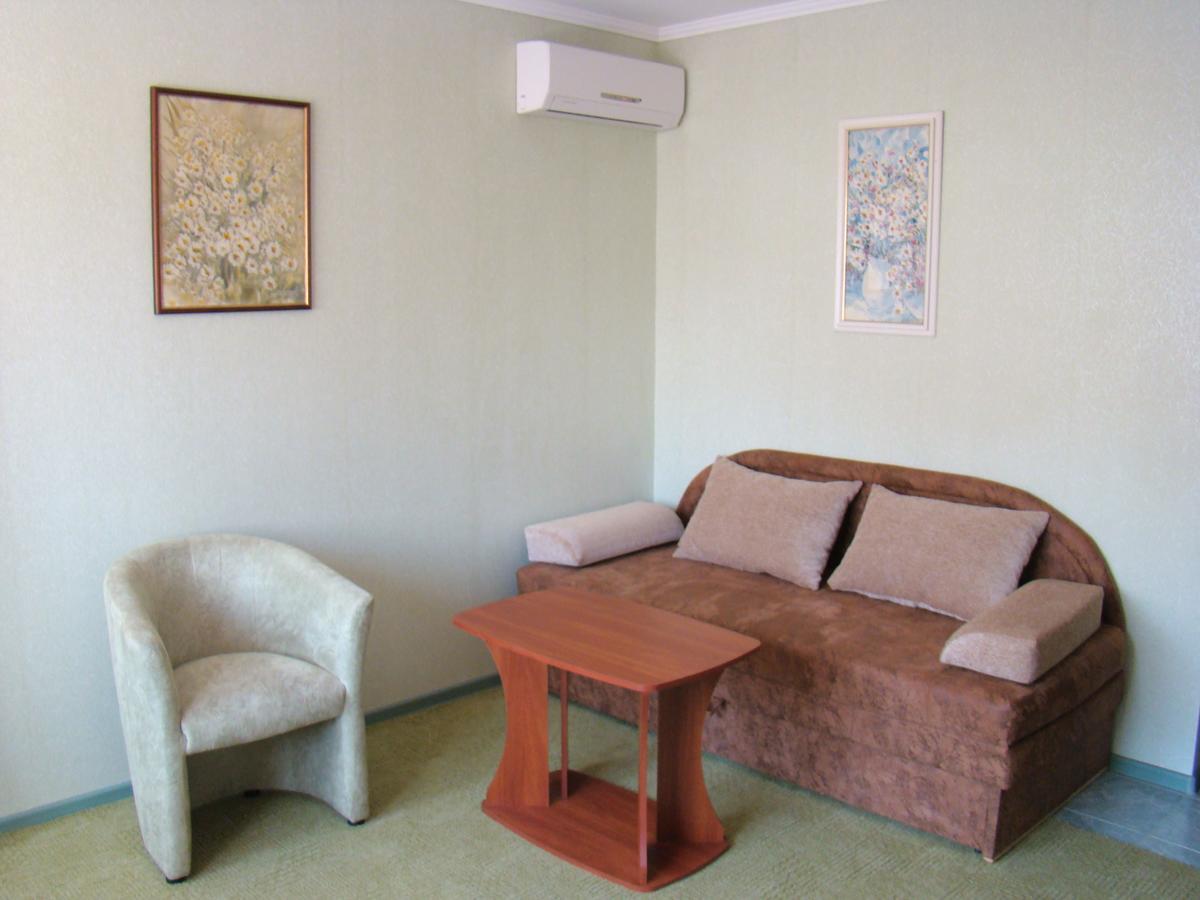 Mini-Hotel In Odessa Yard Eksteriør bilde